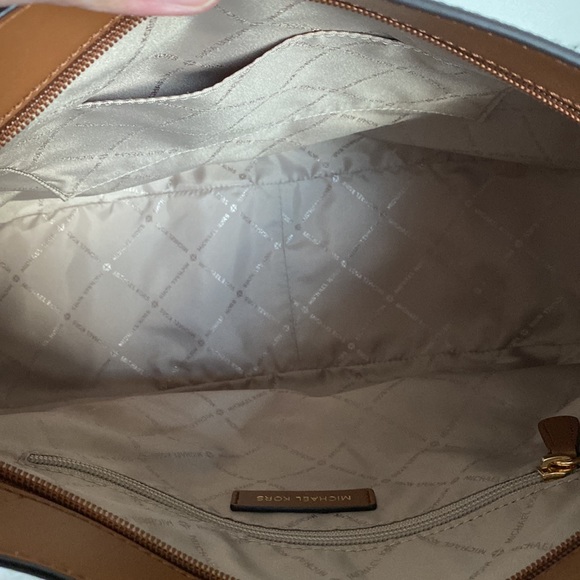 Michael Kors Purse - Picture 5 of 8